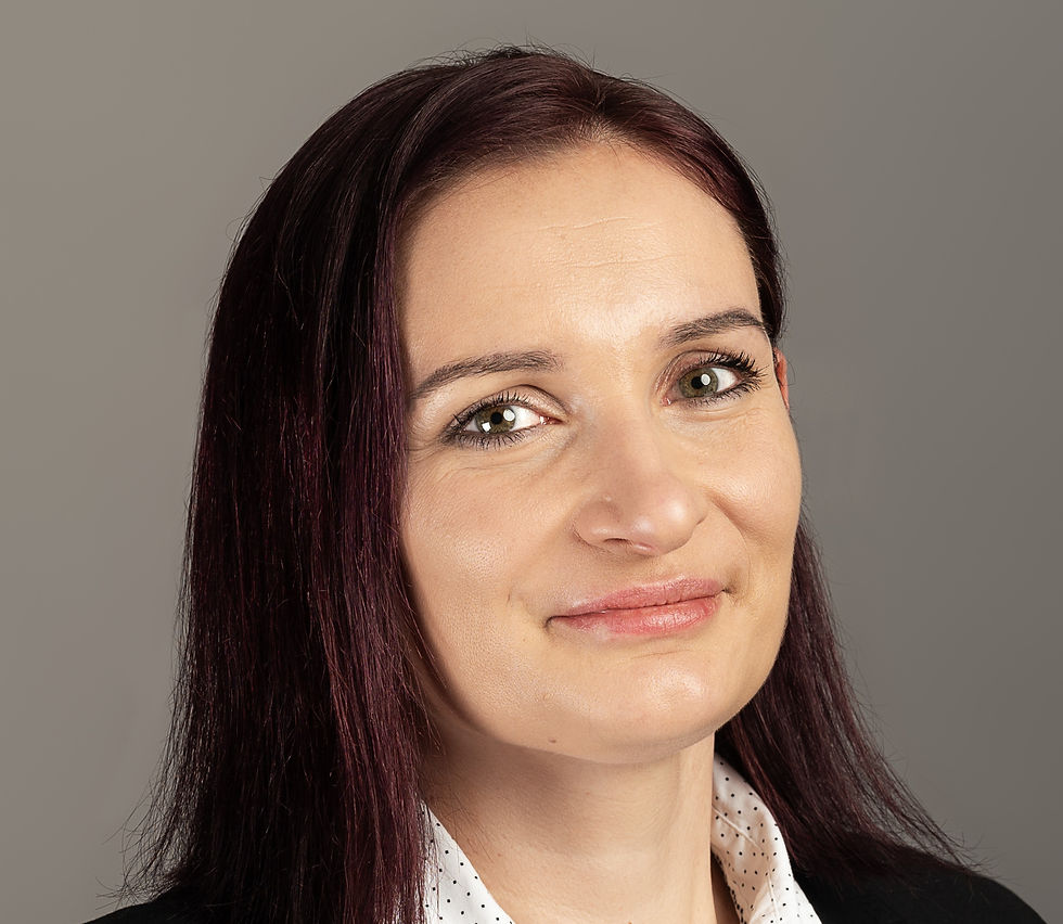 Jana Račková_edited.jpg