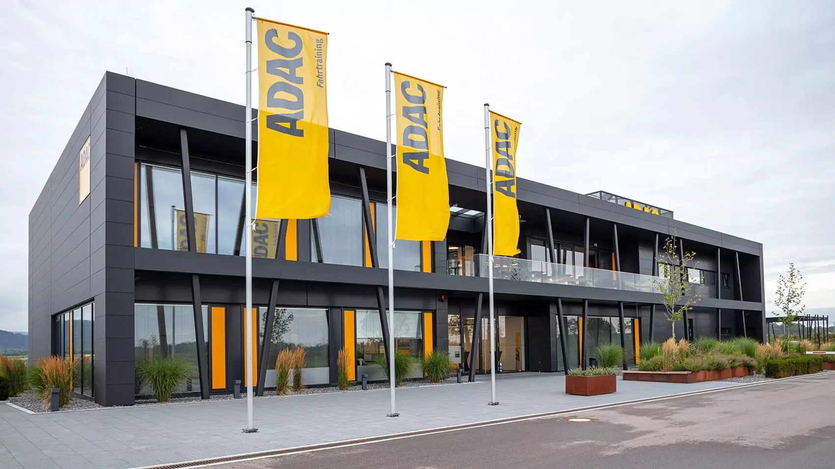 ADAC_Fahrsicheitsanlage_Gebaeude_Regensburg_Rosenhof_2020.0-0-0.jpg.webp