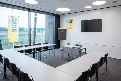 adac-seminarraum-regensburg-u-form-workshop.509-0-0.jpg.webp
