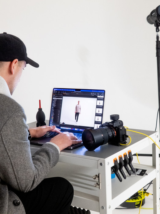 Cove One Studios Glasgow Photography and Film Bee Inspired