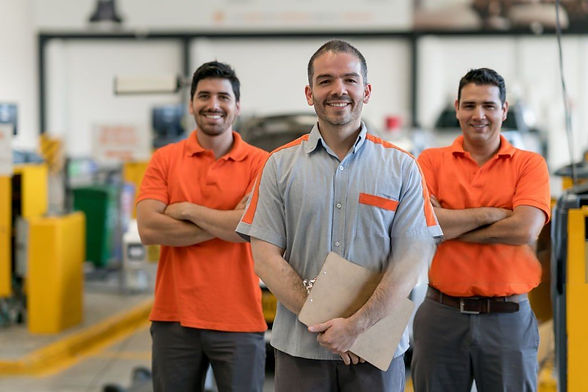 Equipe feliz oficina Mecânica Prost