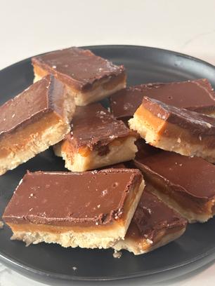 Homemade Healthy Twix Bars  (Only 6 Ingredients!)