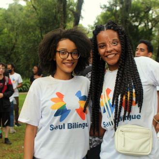 Soul Bilíngue lança relatório de atividades na semana de aniversário de quatro anos