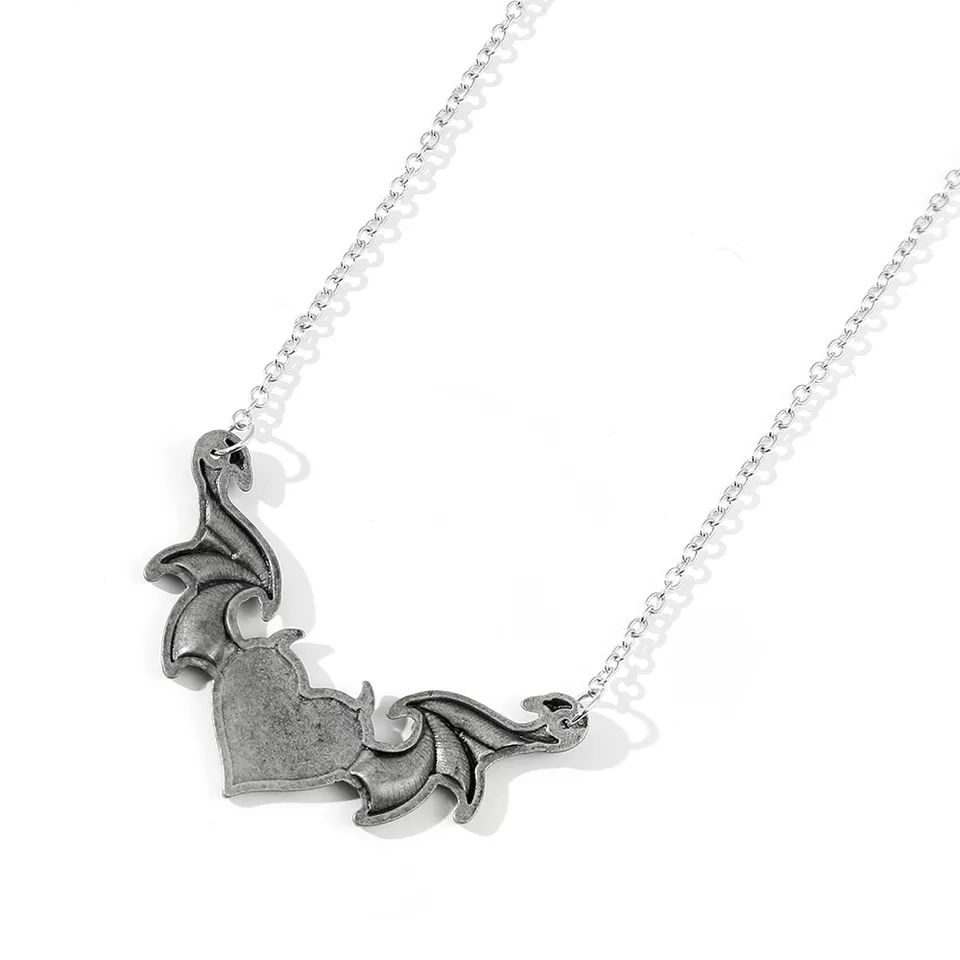Miniatura: Collar Corazón Alas Murciélago