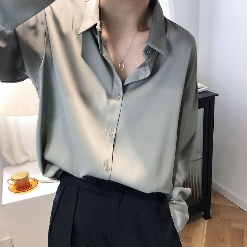 Miniatura: Camisa Feminina Acetinada – Elegância e Versatilidade