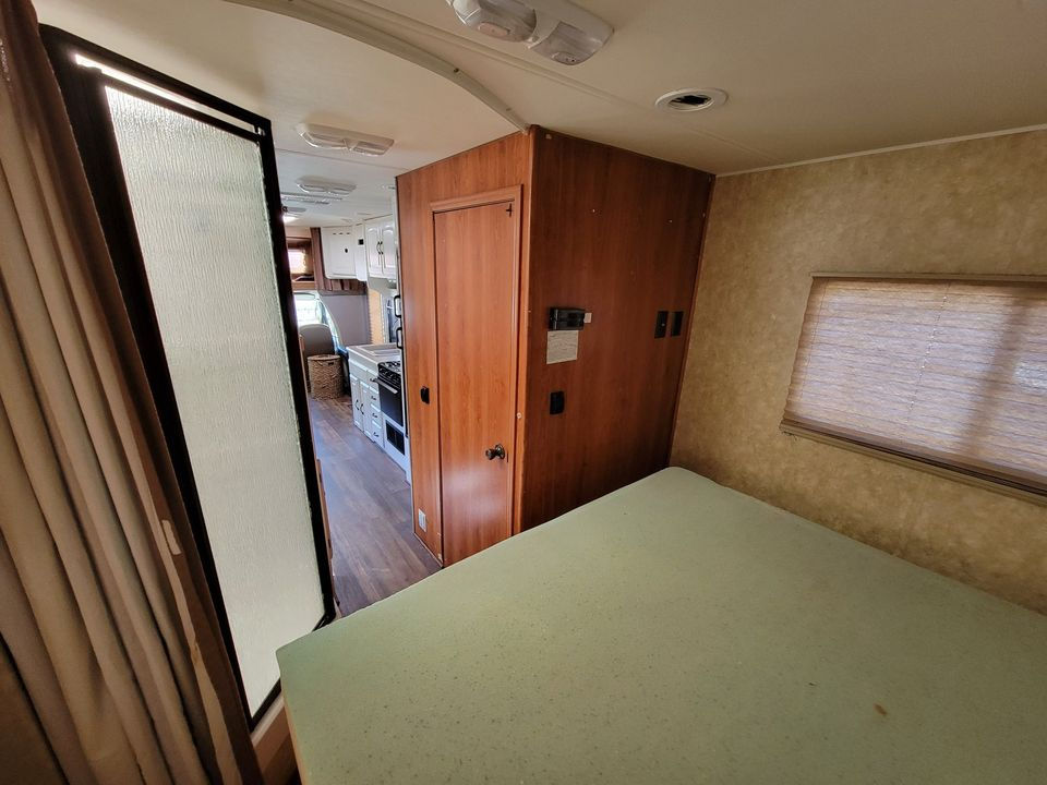 Thumbnail: 2008 Coachmen Freedom Express
