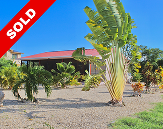 (SOLD) Breezy Pine Cottage-Close to Sea & Town