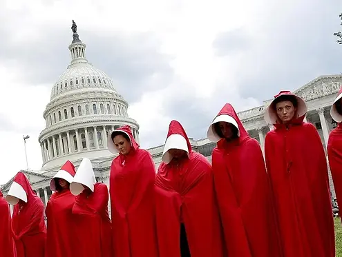 Polifonía en torno al género (El cuento de la criada).webp