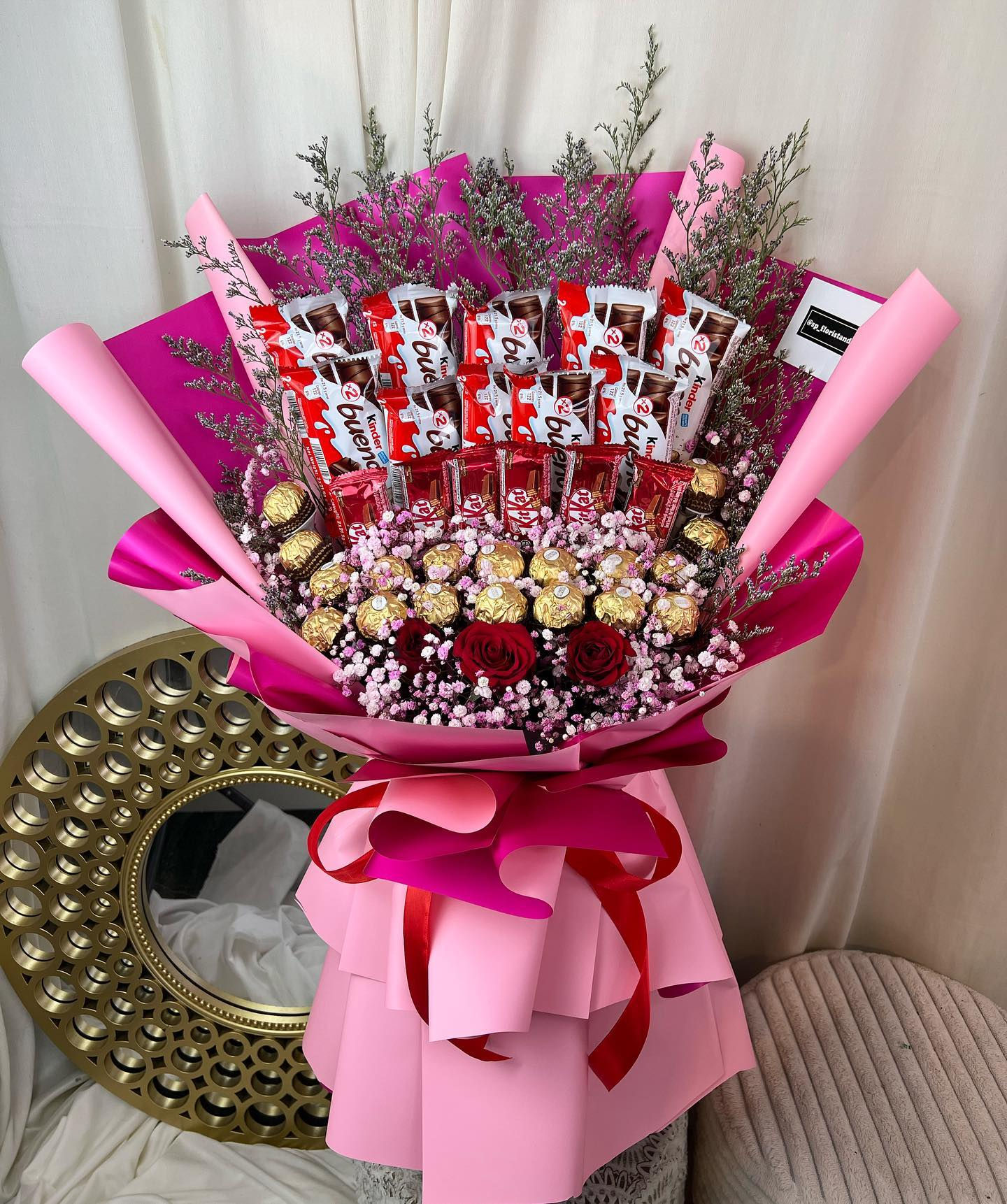 Caren (Rose-Chocolate Bouquet)