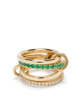 anello composto da fedi oro e fedine con diamanti e smeraldi unite da gancini d'oro di SpinelliK