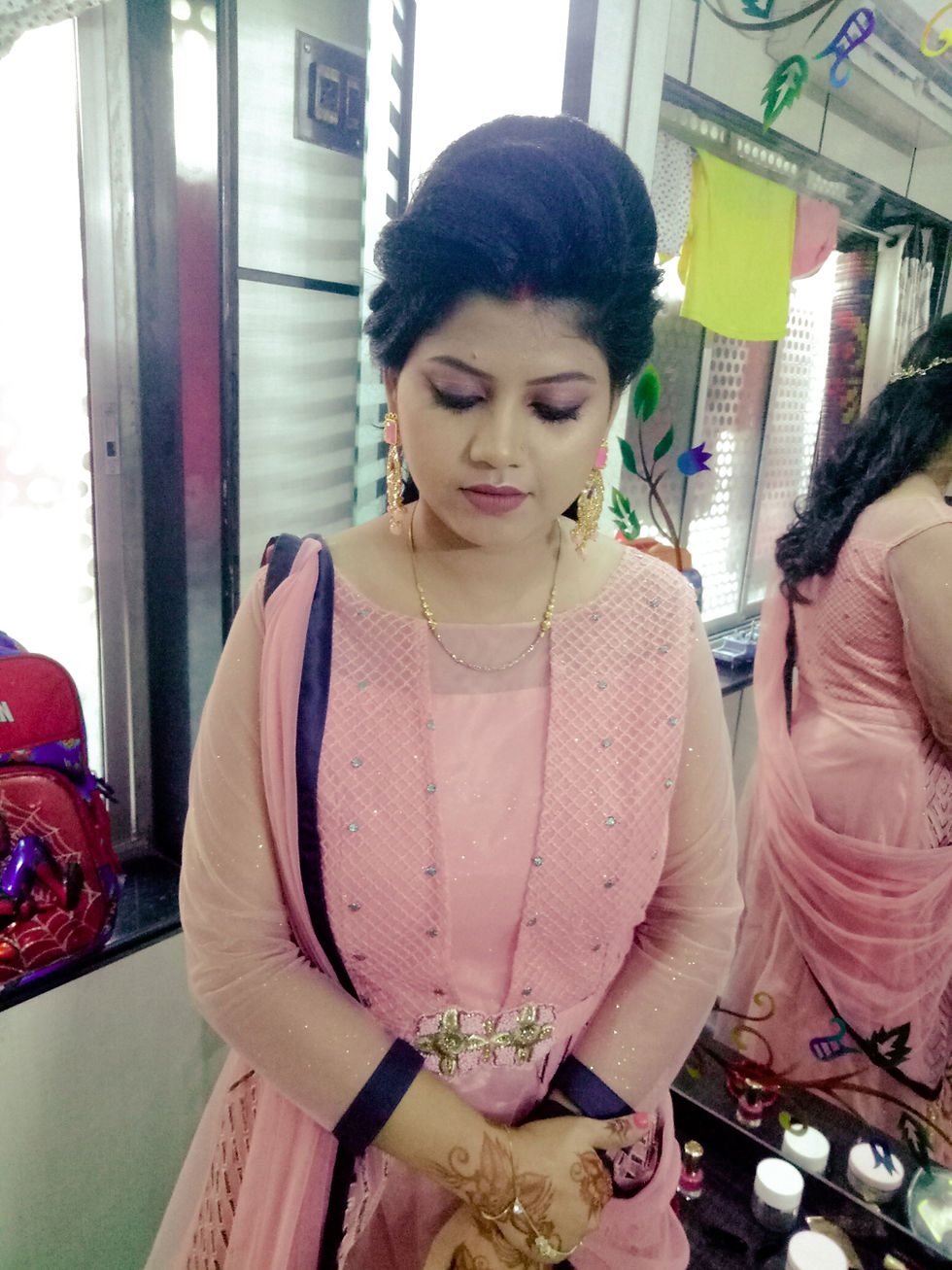 Ritu Jaiswal Professional Makeup Artist 