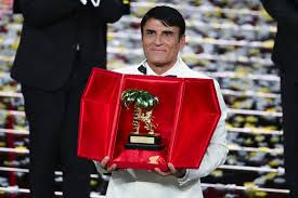 Sanremo: Vince Sal Da Vinci.                Secondo Sayf e terza DitonellaPiaga, a Fulmicacci il Premio della Critica "Mia Martini"