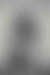 Bride and Groom posing in front of an esthetic Door. Braut und Bräutigam posieren vor Tür.