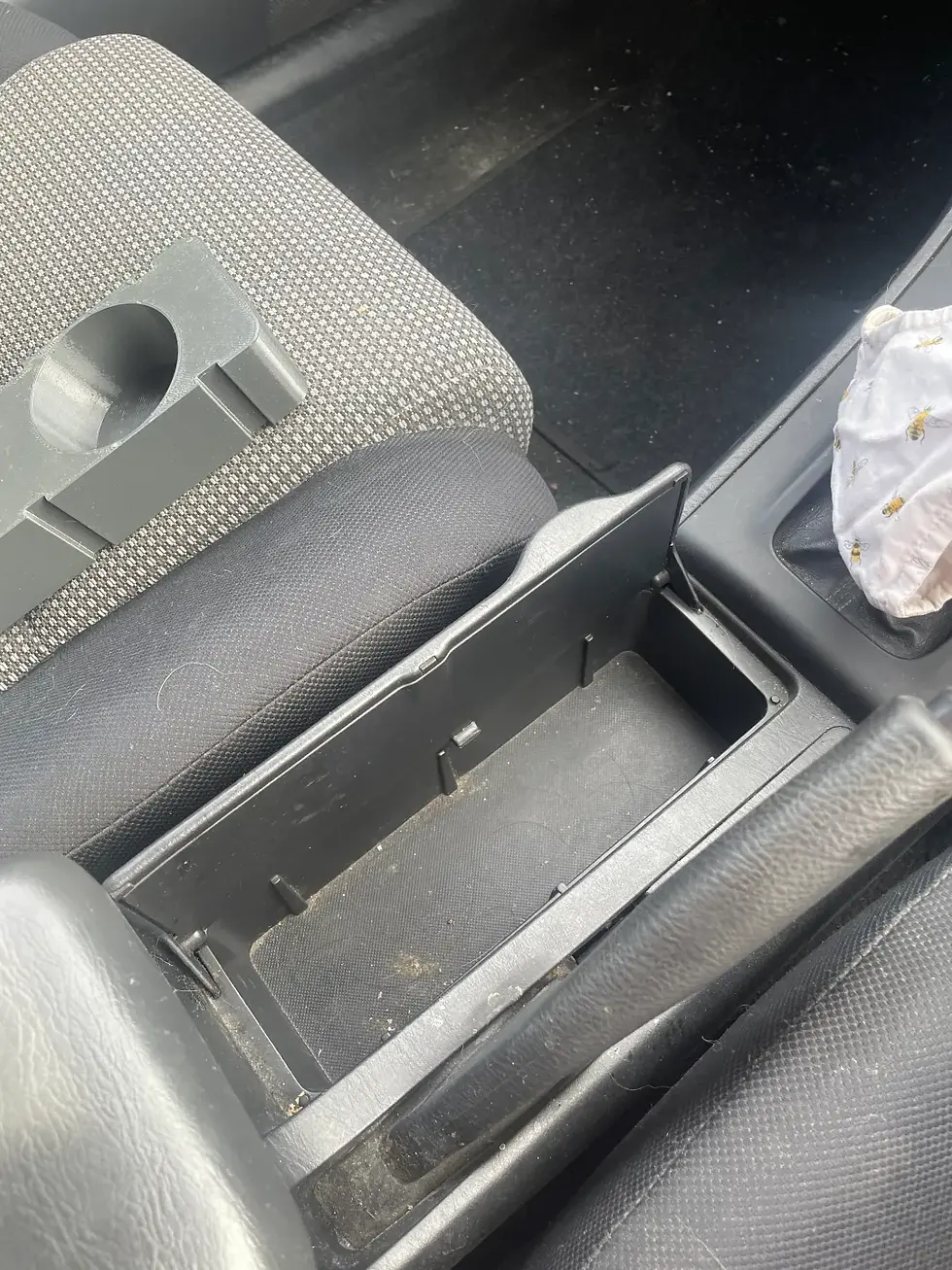 Küçük resim: Toyota Corolla Bardaklık Standı (2002-2007 Kasa Uyumlu)