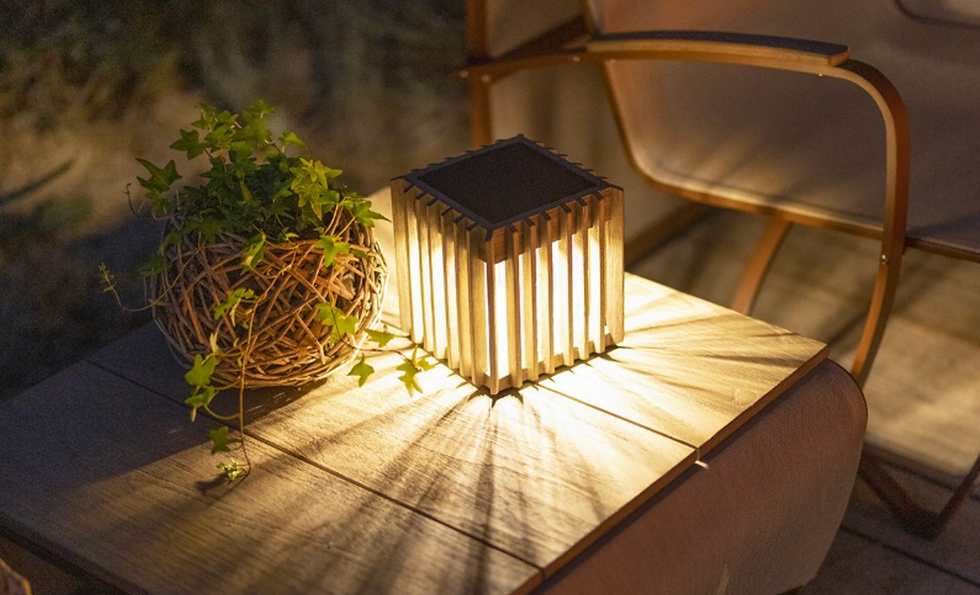 Thumbnail: Verti solar table lamp