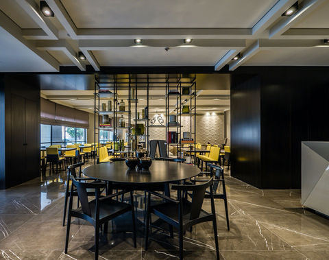 HOTEL GOLDEN CROWN PLAZA