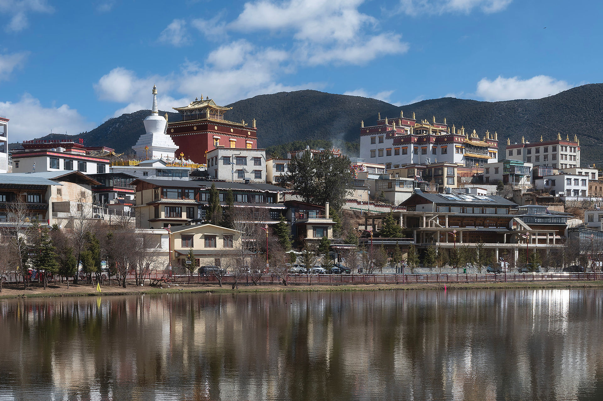วัดลามะซงจ้านหลิน แชงกรีล่า songjanlin temple shangri-la