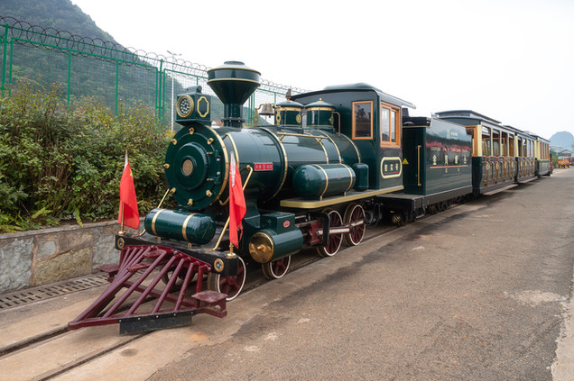 sightseeing train jinji peak luoping ลั่วผิง