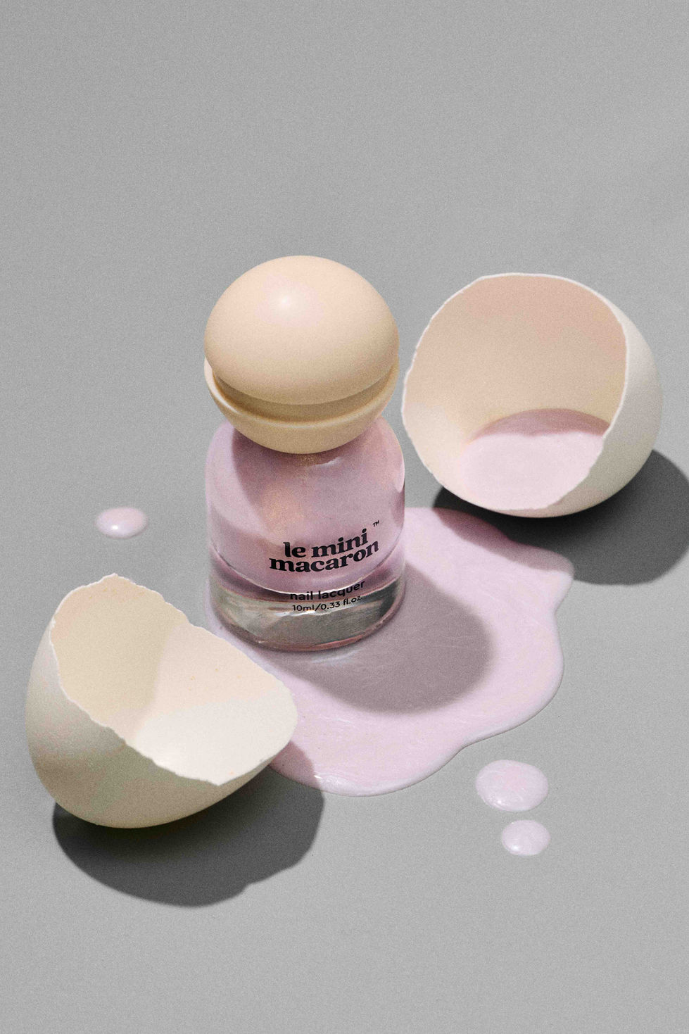 Oster Kosmetik Still Life aufgebrochene Eierschale mit Nagellack von Le Mini Macaron