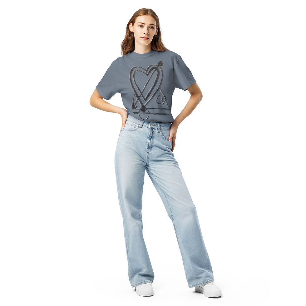 Frontansicht eines Medes Group Comfort Colors T-Shirts in Blue Jean mit künstlerischem Druck