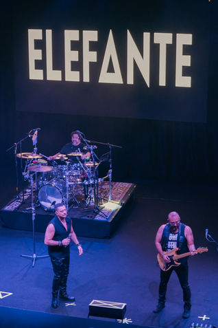 Elefante conquista Chicago con una noche llena de energía y nostalgia