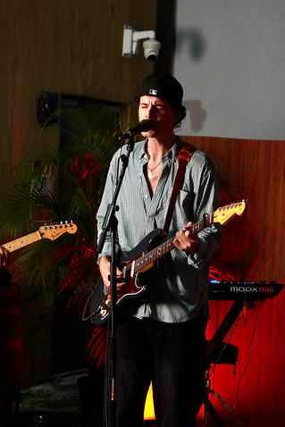 FABIÁN HACE SU DEBUT EN MIAMI CON UN JAM SESSION QUE DEJA VER SU FUERZA COMO ARTISTA EN VIVO