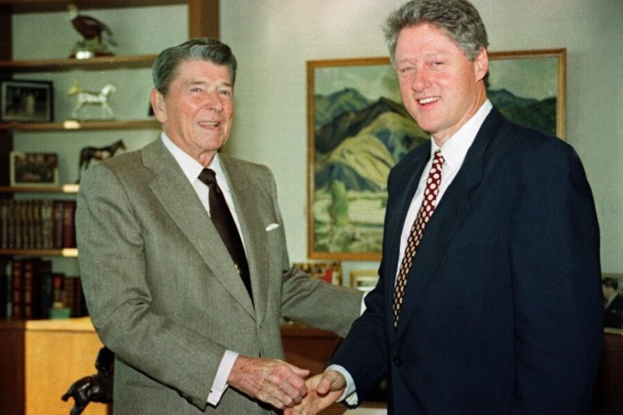 El expresidente republicano Ronald Reagan junto al expresidente demócrata Bill Clinton