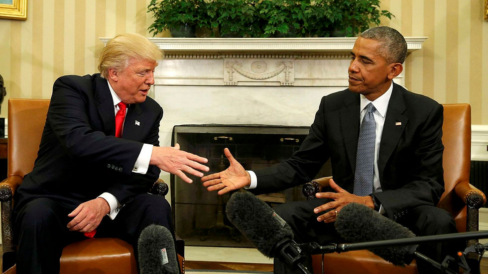 El presidente republicano Donald Trump junto al expresidente demócrata Barack Obama