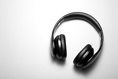 flatlay%20photography%20of%20wireless%20headphones_edited.jpg
