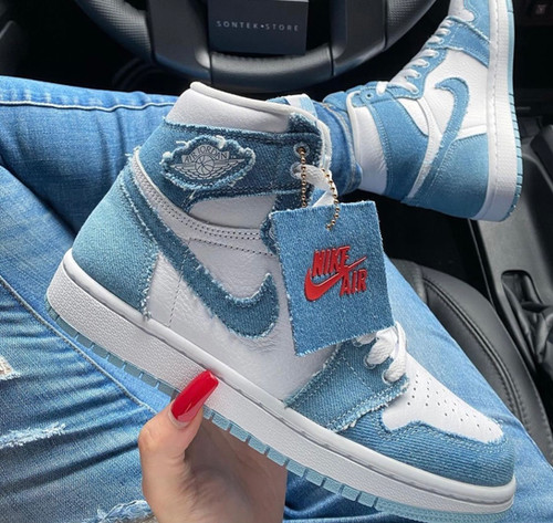 aj 1 singles day