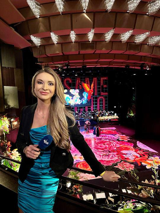 Moderatorin Kerstin Ligendza in der Staatsoper Hannover für den NDR