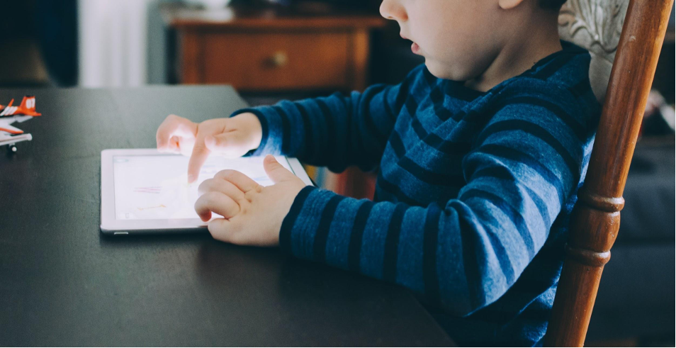 screen time, too much screen time, how to limit screen time, children, preschool, prek, ece, daycare, child care, child care provider, limiting screen time in young children