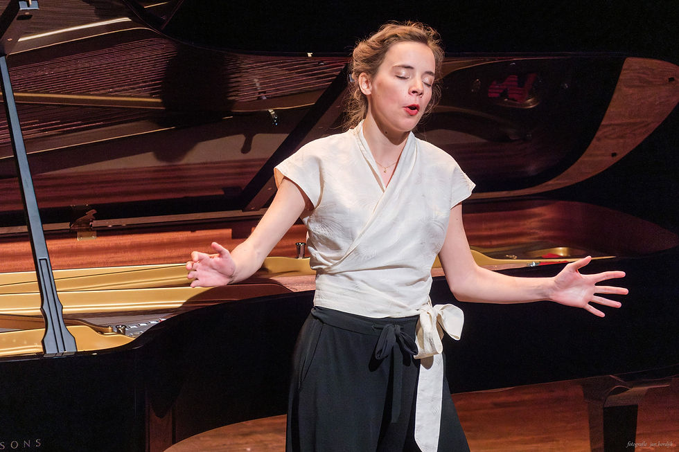 Vvhl recital: Wat maakt de mens?