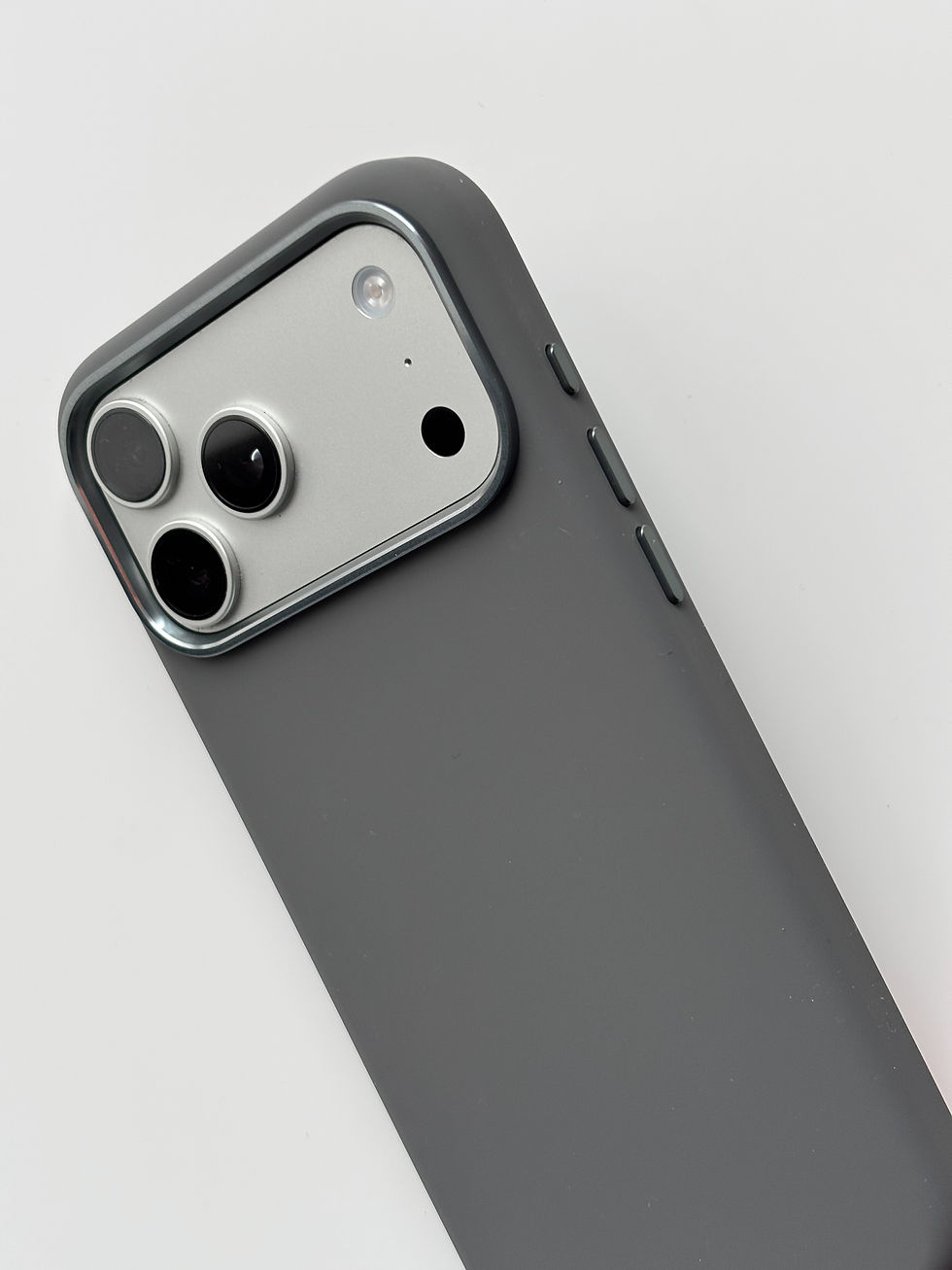 Прев'ю: ЧОХОЛ ДЛЯ IPHONE "МЕТАЛЕВІ ДЕТАЛІ" ГРАФІТОВИЙ