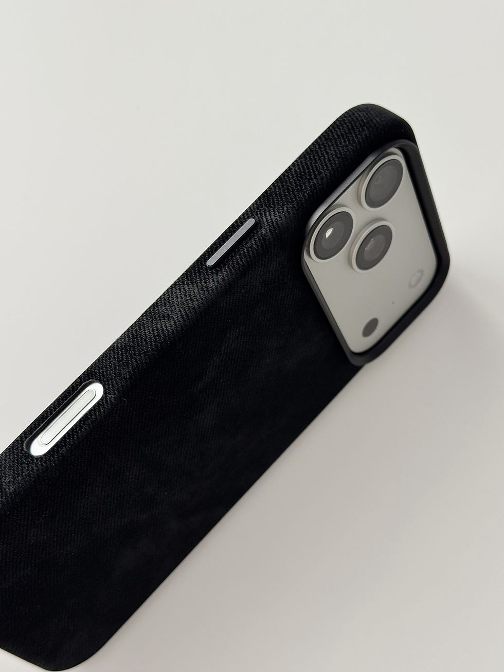 Прев'ю: ЧОХОЛ ДЛЯ IPHONE З MAGSAFE "ЗАМШЕВА М'ЯКІСТЬ" ЧОРНИЙ