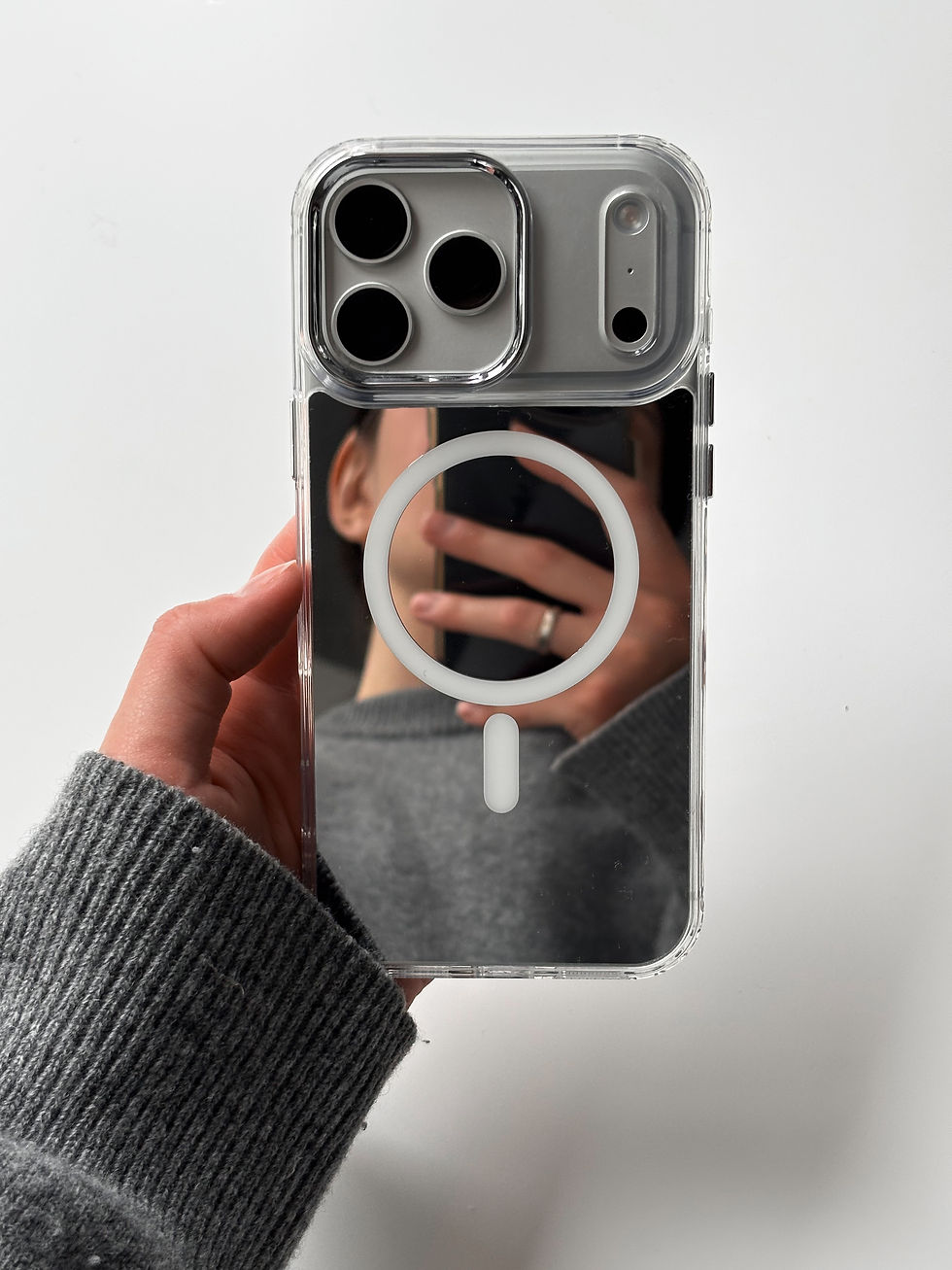 Прев'ю: ЧОХОЛ ДЛЯ IPHONE З MAGSAFE "МЕТАЛЕВІ ДЕТАЛІ" ДЗЕРКАЛЬНИЙ