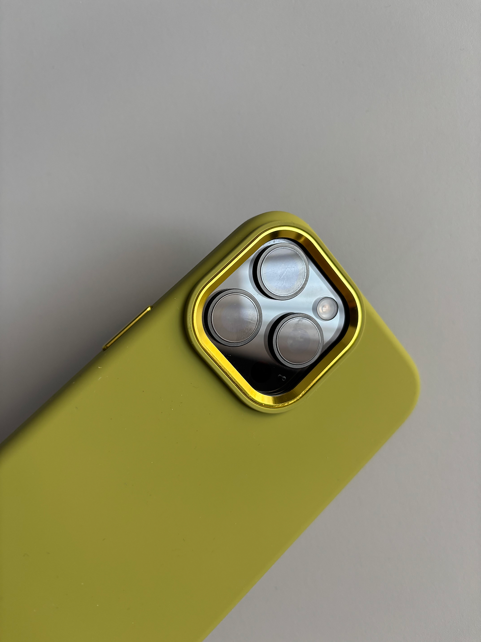 Прев'ю: ЧОХОЛ ДЛЯ IPHONE "МЕТАЛЕВІ ДЕТАЛІ" ОЛИВКОВИЙ