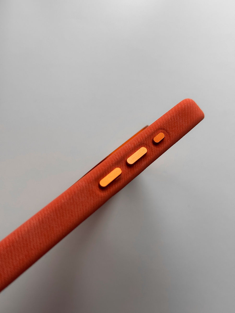 Прев'ю: ЧОХОЛ ДЛЯ IPHONE З MAGSAFE "ЗАМШЕВА М'ЯКІСТЬ" ПОМАРАНЧЕВИЙ