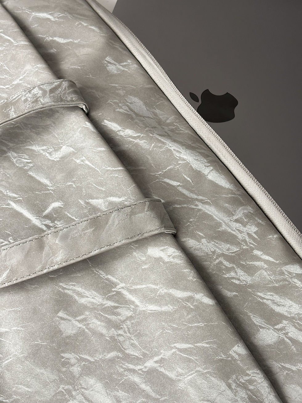 Прев'ю: СУМКА ДЛЯ MACBOOK "ОКСАМИТ" СІРА