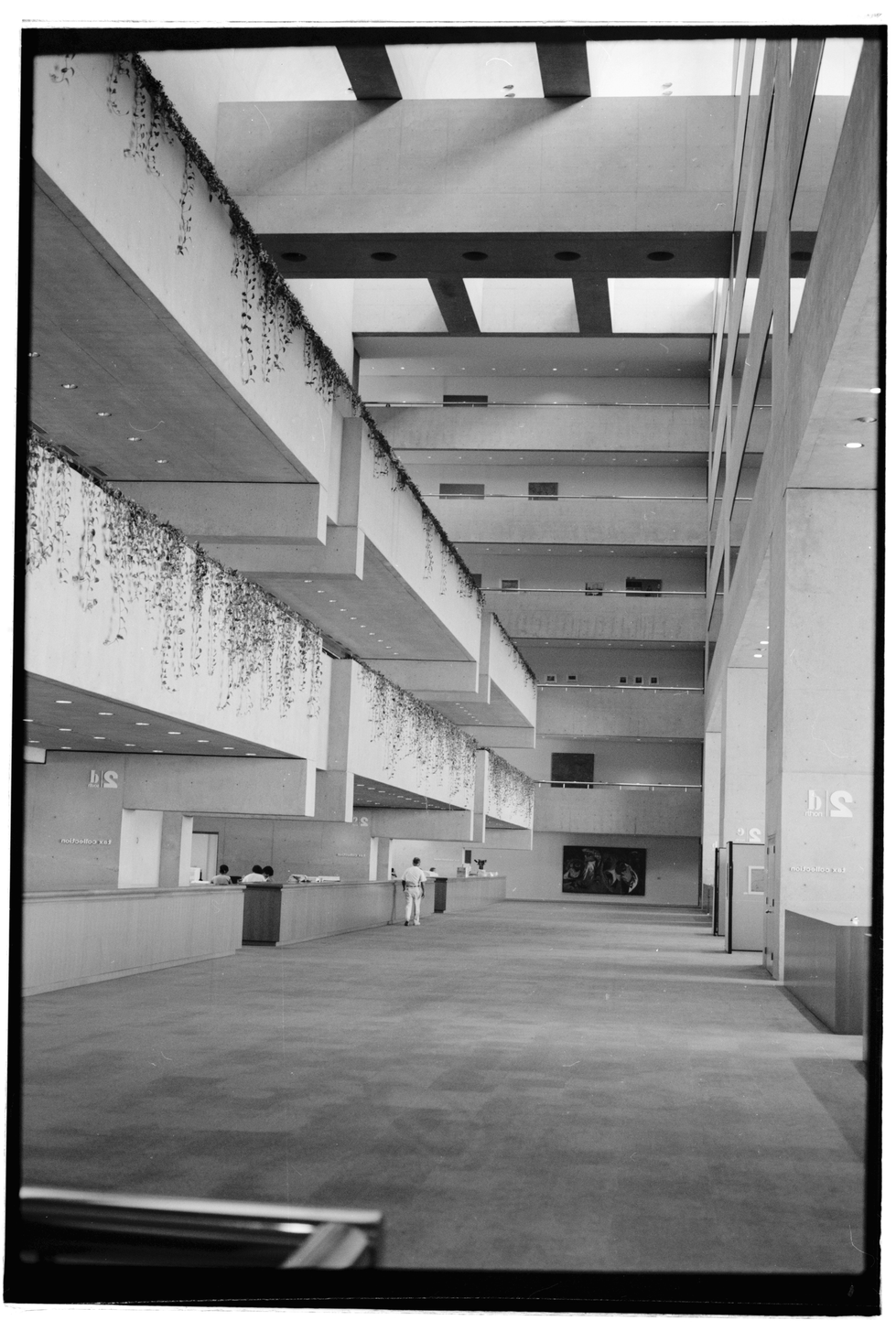 Interior,showing_2nd_level_when_one_gets_off_escalator_-_Dallas_City_Hall,_City_Hall_Plaza,_Dallas,_Dallas_County,_TX_HABS_TEX,57-DAL,1-10 (1)