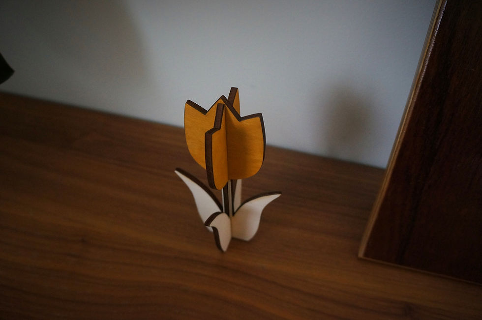 Miniatyrbilde: Tulipan i tre, gul og oker