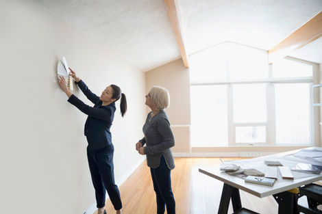 Ob stilvolle Einzelstücke oder eine komplette Einrichtung – unser Partner übernimmt gerne die Interior-Gestaltung für Sie, abgestimmt auf Ihren Stil, Ihre Wünsche und Ihr Budget. So sparen Sie sich die zeitaufwendige Suche und genießen von Anfang an ein perfekt eingerichtetes Zuhause, in dem Sie sich wohlfühlen!