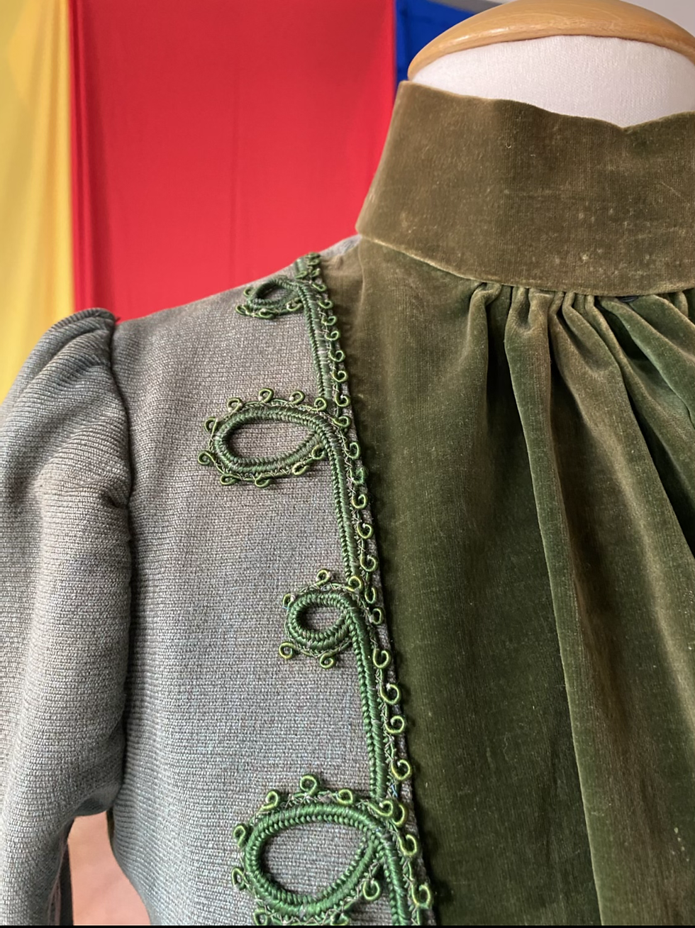 Thumbnail: 1890s moss velvet jacket // sz 6