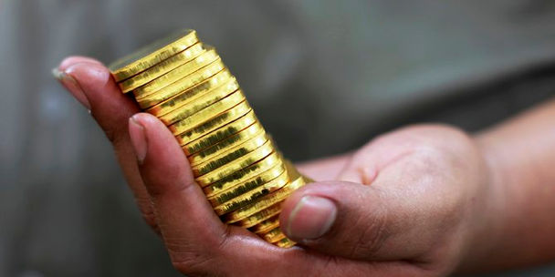 RIFAN FINANCINDO BANDUNG - Awal Pekan, Harga Emas Antam Turun Rp 1.000 jadi Rp 674.000 per Gram