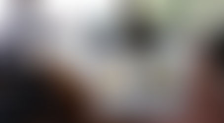 RIFAN FINANCINDO BANDUNG - Harga Emas Antam Jelang Akhir Pekan Bertahan di Rp 751.000 per Gram