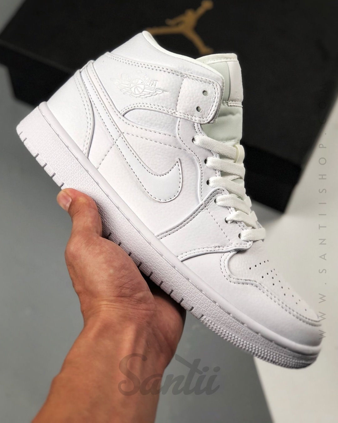 Air Jordan 1 Mid "Triple White"