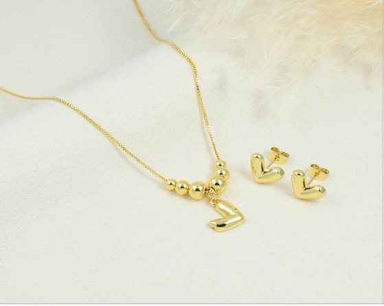 Set de cadena y aretas corazón