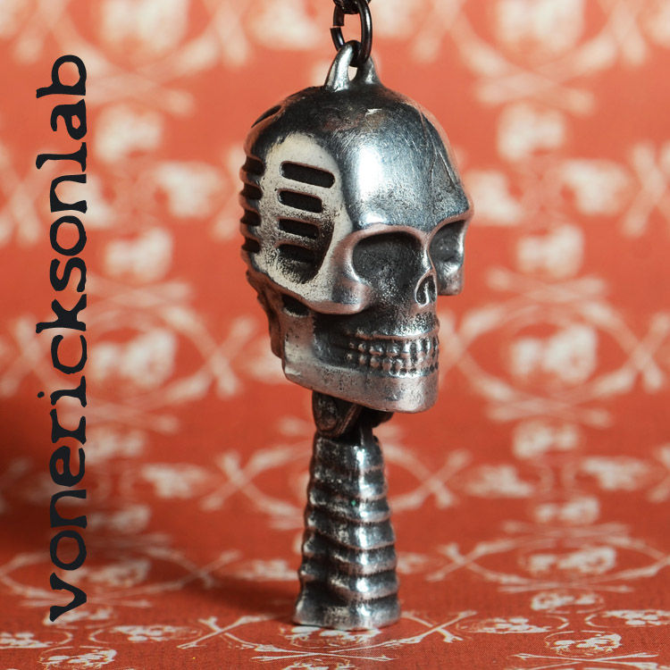 large skull charm 34s .jpg