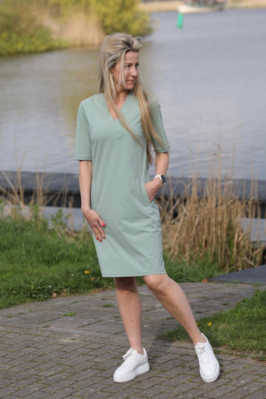 Thumbnail: Triple Nine travel jurkje v-hals sage green 