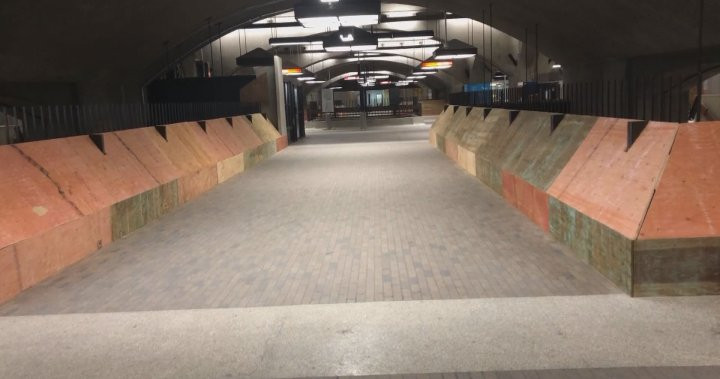 slanted wooded boxes in rows